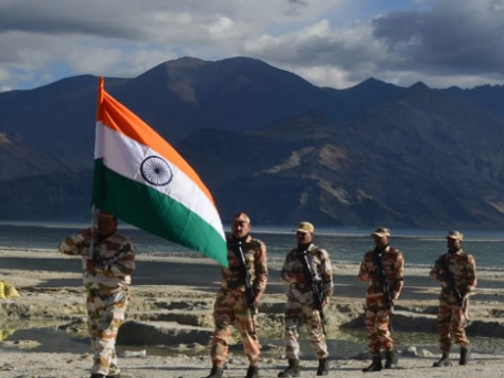 Indian flag hoisted in Ladakh, IBTP jawans salute the tricolor on the banks of Pengog lake