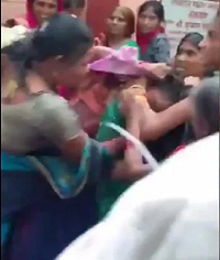 Madhya Pradesh: Women created a ruckus at the Center for getting the Corona vaccine, fiercely beaten up
