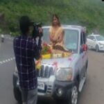 Maharashtra: The bride had to take a different entry in the marriage, the police registered a case after coming sitting on the bonnet of the car