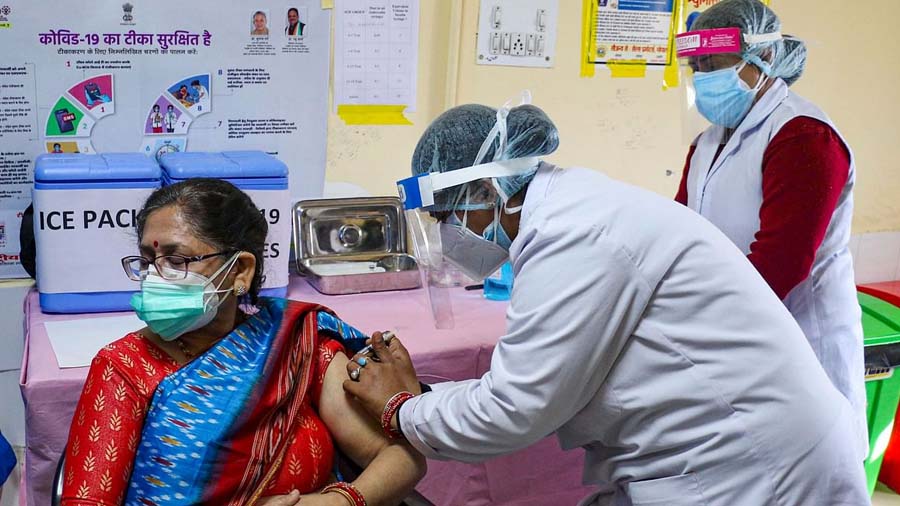 Maharashtra becomes first state to fully vaccinate 1 crore people