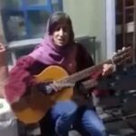 People surrounded the man who stopped the woman from singing in a public place in Iran, the video went viral