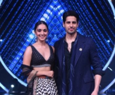 Sidharth, Kiara cheer for 'Indian Idol 12' finalists in I-Day special