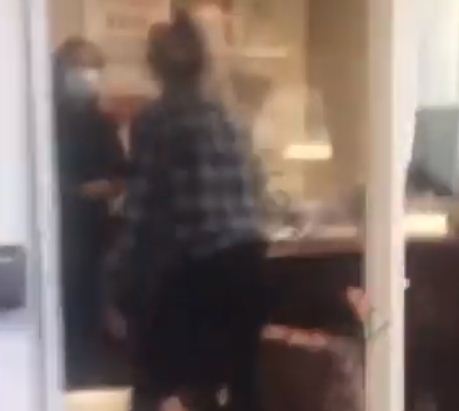 Sister's wife who had a relationship with her husband beat her in the office, the video went viral on social media