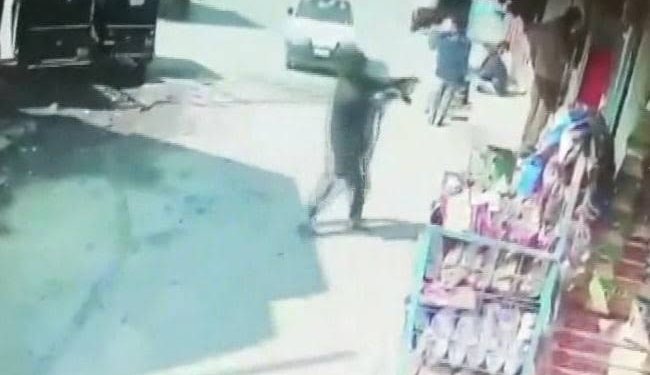 Srinagar: A terrorist shot and killed a police officer