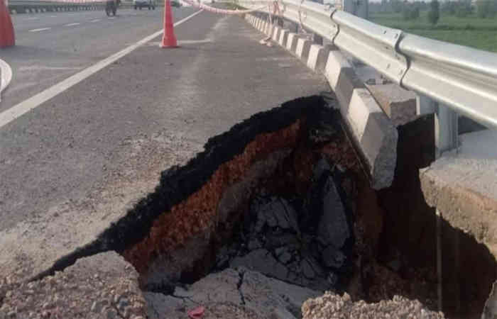 The appearance of Meerut-Delhi Expressway deteriorated even before the inauguration, the road costing Rs 8346 crore was broken in the rain.