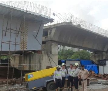 Under construction flyover collapsed in Mumbai, 13 injured