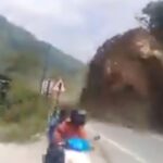 Uttarakhand landslide: When big stones started falling on the middle road, the scooty driver's life was saved