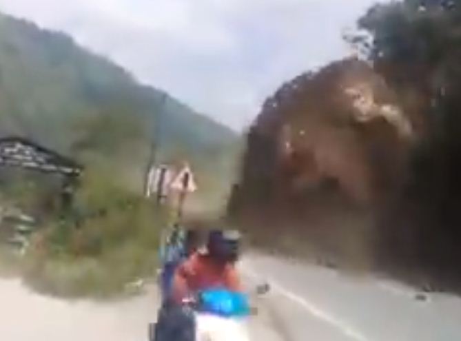 Uttarakhand landslide: When big stones started falling on the middle road, the scooty driver's life was saved