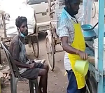 Viral Video: After watching this you will stop eating Panipuri, Panipuriwala caught red handed mixing your urine in water