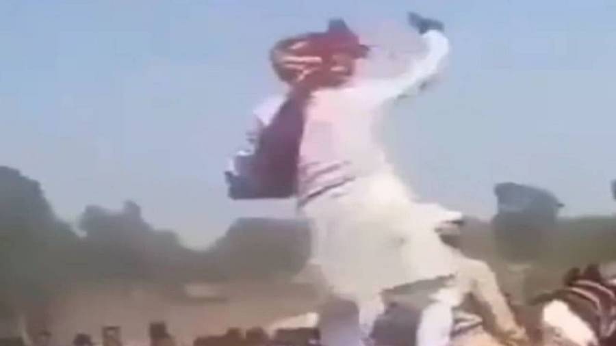 Viral Video: The groom was spending money standing on a horse and then it happened that....!