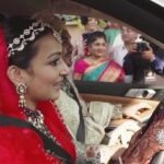 Viral Video: This 'cool girl' left for her in-laws' house by driving herself in her farewell