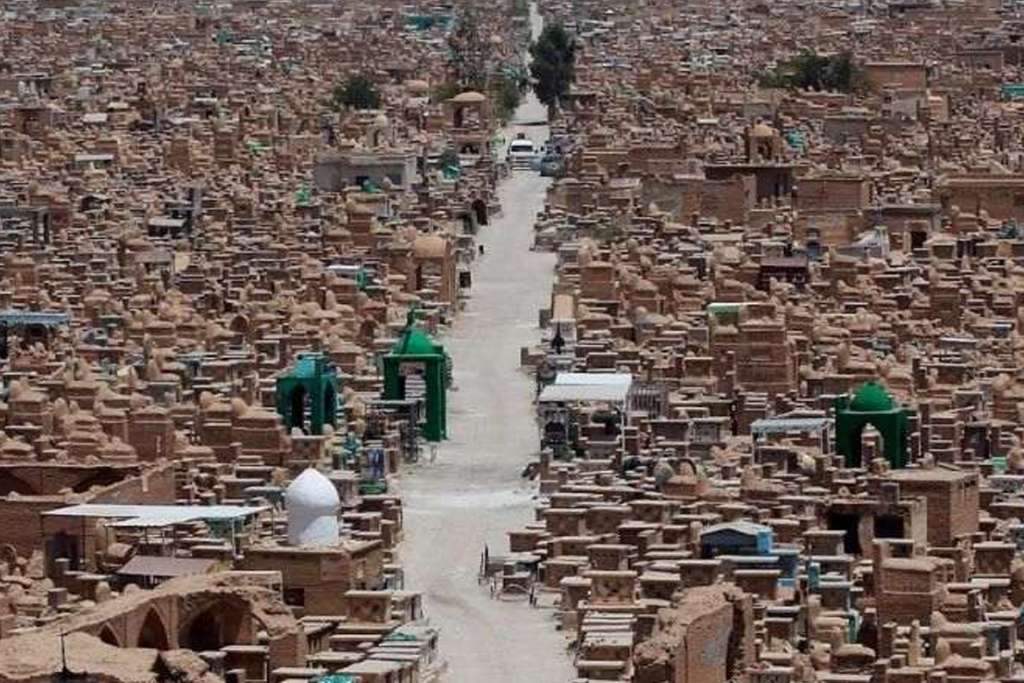 Wadi-e-Salaam: World's largest cemetery, more than 5 lakh people are buried