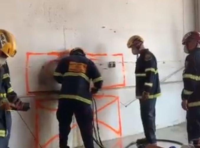 When a woman trapped between two buildings, rescue was done like this