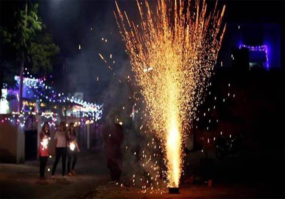 People recovering from corona should stay away from the pollution of firecrackers, experts warn