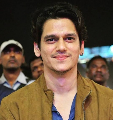 Actor Vijay Varma reached home to celebrate Diwali with family