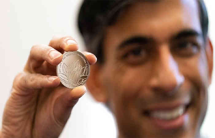On the occasion of Deepawali, Britain paid tribute to Mahatma Gandhi in this way, issued a special coin