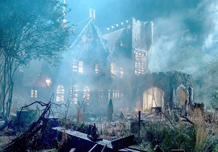 This is the world's most dangerous job, you have to sleep overnight in haunted houses, report