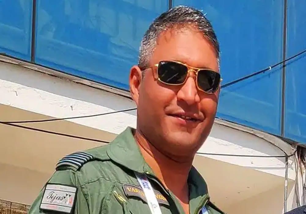 People reached airport with tears in their eyes to pay tribute to Captain Varun Singh