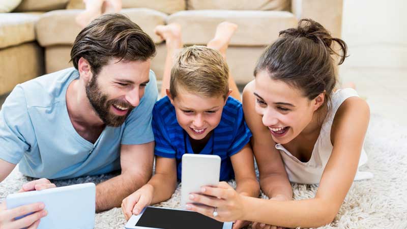 Research: If parents use mobile excessively, then it also affects the child.
