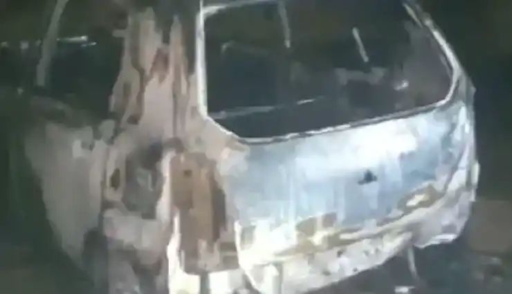 Uttar Pradesh: Two drunken people burnt alive in the fire in the car due to cigarette