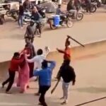 When people of the same family started raining sticks on each other on the road, the video of mutual struggle went viral on social media