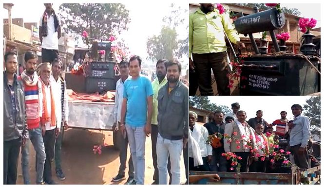 When the villagers took out the 'last journey' of the transformer, kept it in the trolley of the tractor and reached the office of the electricity department