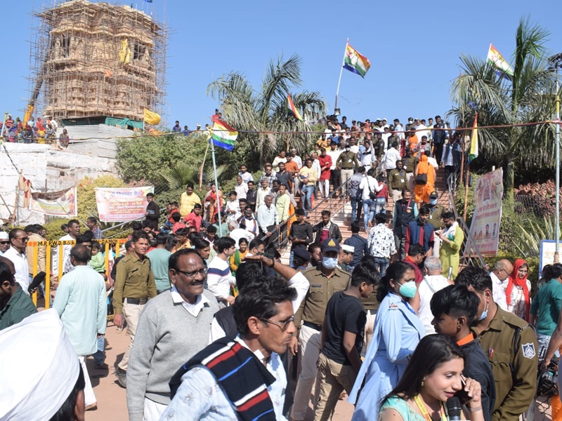 Kundalpur Maha Festival: कुंडलपुर में नव छुल्लक मुनियों की आहार चर्या के लिए उमड़ पड़ी भीड़