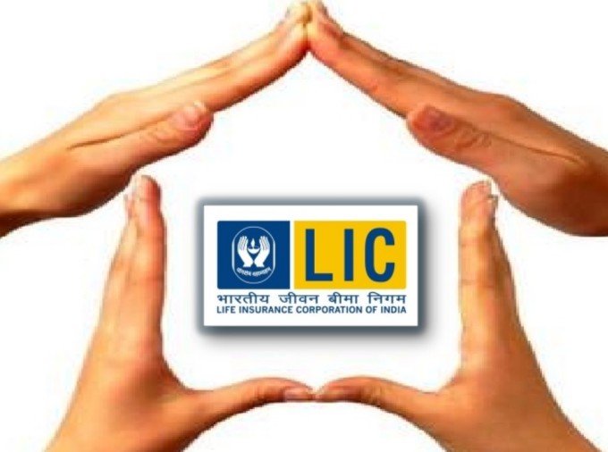 LIC IPO: Big blow to the country's largest insurance company, know what  happened before IPO launch