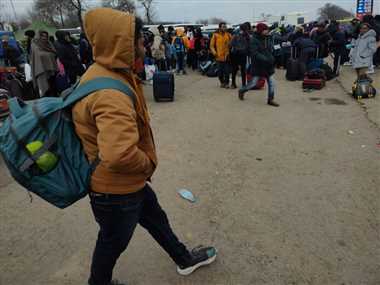 रोमानिया सीमा पर देश वापसी की प्रतीक्षा कर रहे मेडिकल छात्र