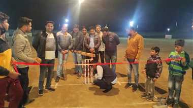 कटंगी में रात्रिकालीन क्रिकेट प्रतियोगिता शुरू
