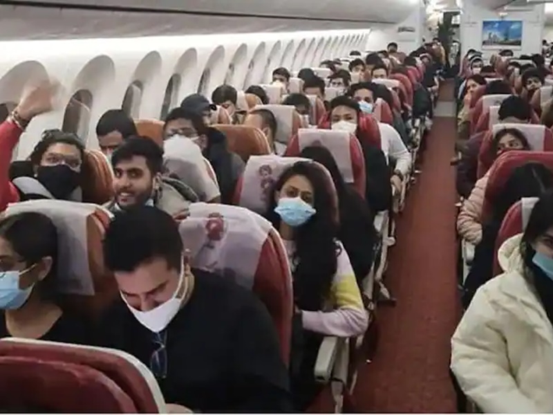 रूस-यूक्रेन संकट Updates: 240 यात्रियों को लेकर कीव से दिल्ली पहुंचा AI का विमान, सुरक्षित लौटे छात्रोें ने कही ये बातें