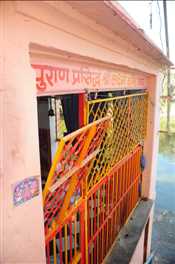 नृसिंह मंदिर में चोरों ने जाली तोड़कर दानपेटी चुराने का किया प्रयास
