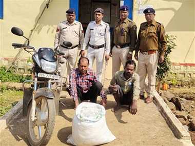 54 लीटर महुआ शराब के साथ दो गिरफ्तार, भेजे गए जेल