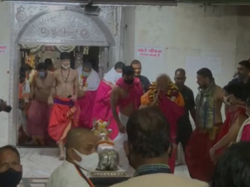 Ujjain Mahakal Temple - संघ प्रमुख मोहन भागवत महाकाल की भस्मारती में हुए शामिल