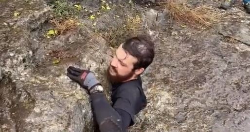 Viral Video: This person got bribed in a small cave on the ground!