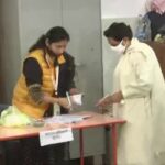 उत्तर प्रदेश में 59 सीटों पर वोटिंग शुरू, मायावती ने किया मतदान, जानिए LIVE Updates