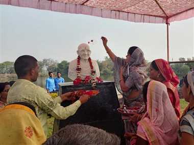 गौरव ग्राम कंडेल में मनाई स्वतंत्रता सेनानी बाबू छोटेलाल श्रीवास्तव की 133वीं जयंती