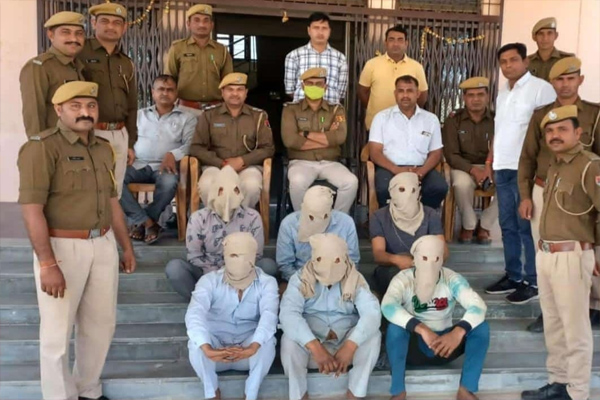 6 accused of international gang stealing gold and silver jewelery and cash from women bags arrested - Jaipur News in Hindi