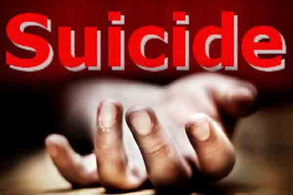 A teenager falling in love committed suicide by jumping off a moving train. - Nagpur News in Hindi