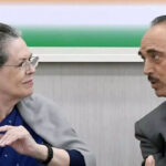 Ghulam Nabi Azad arrives to meet Sonia Gandhi after meeting of G23 leaders - India News in Hindi