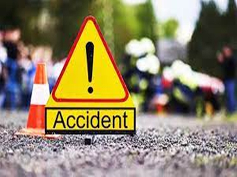Agra North MLA candidate Accident News: आगरा उत्तर से विधायक प्रत्याशी पुरुषोत्तम की कार में डंपर ने पीछे से मारी टक्कर, बाल-बाल बचे