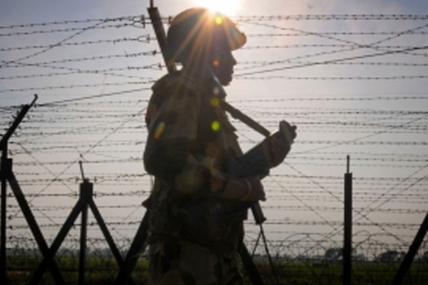 On High alert: BSF catches up with cross-border drug peddlers - India News in Hindi