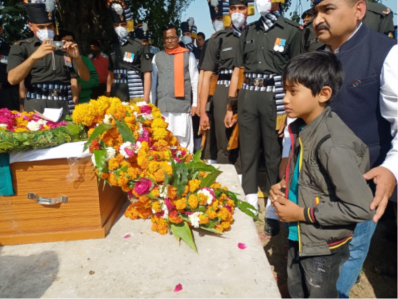 Bhind Road Accident News: सड़क हादसे में बीएसएफ के जवान की मौत, सैनिक सम्मान के साथ हुई अंत्येष्टि