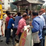 Bilaspur News: विरोध के बीच पुराना बस स्टैंड चौक से जब्त हुए ठेला व गुमटी