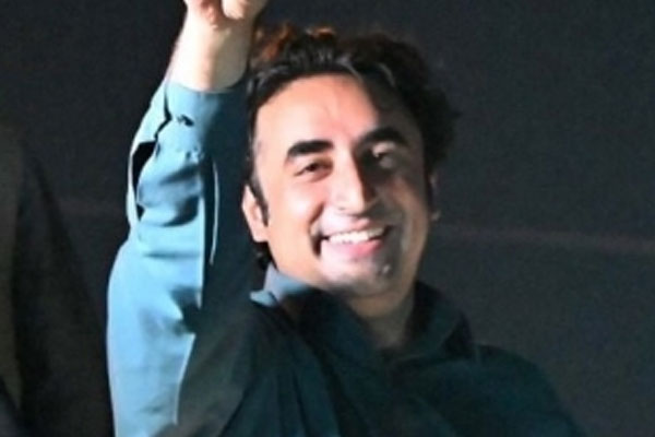 Bilawal told Imran - A great captain will descend like a rat on a sinking ship - World News in Hindi