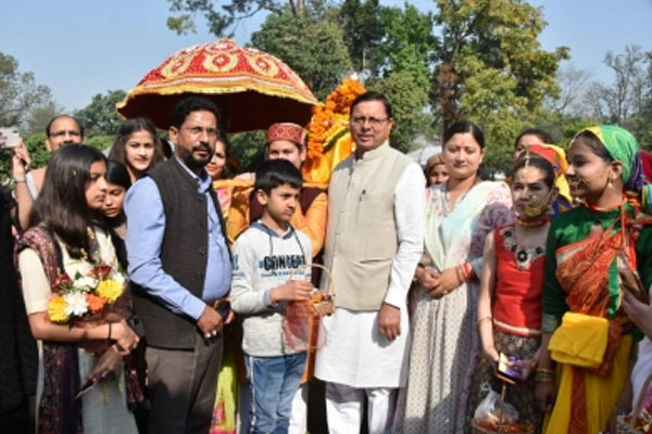 Caretaker Chief Minister Pushkar Singh Dhami celebrated the folk festival of Uttarakhand, Phuldei. - Dehradun News in Hindi