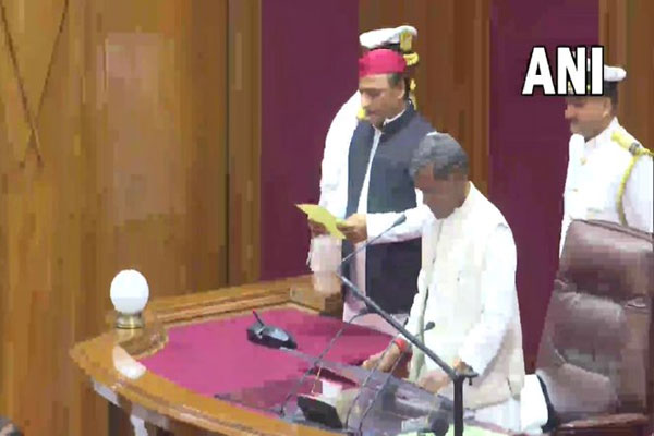 Chief Minister Yogi and SP chief Akhilesh Yadav took oath as MLA - Lucknow News in Hindi