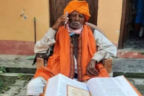 CM Yogi spoke to 108 year old Bhulai Bhai - Lucknow News in Hindi