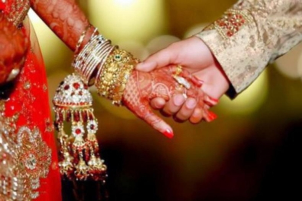 Christian boy and Muslim girl married according to Hindu rituals in Bareilly Ashram - Bareilly News in Hindi