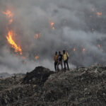 Fire in Ghazipur landfill site, fine of 50 lakh on MCD - Delhi News in Hindi